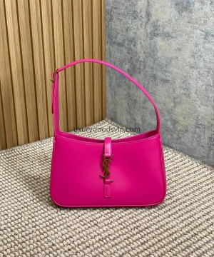 YSL underarm bag has a minimalist appearance.