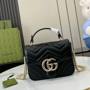 Gucci 💅 series interprets new silhouettes with classic colors